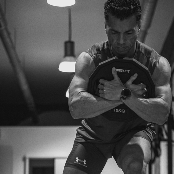 Echedey Pérez haciendo ejercicio en el gimnasio